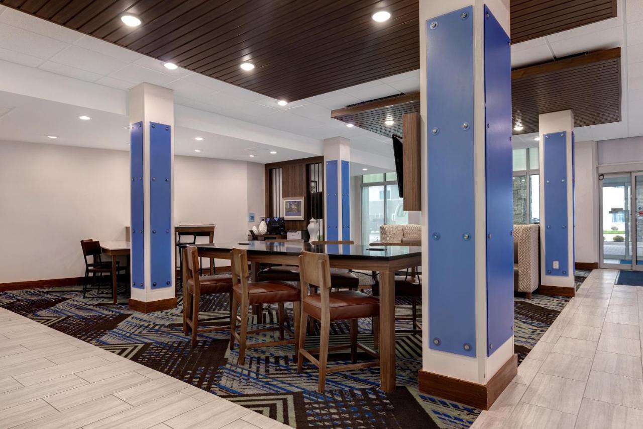 Holiday Inn Express & Suites - Brighton By Ihg Exterior foto