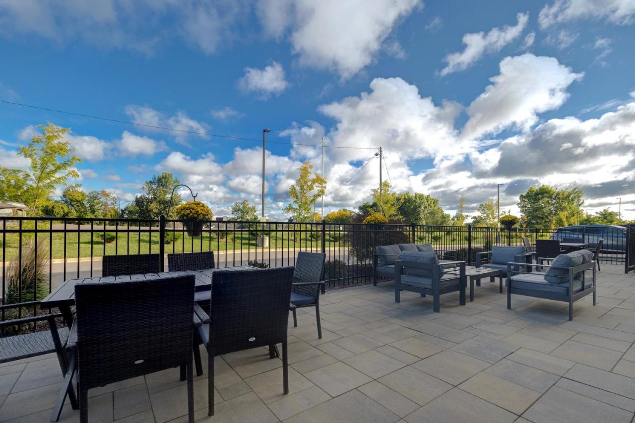 Holiday Inn Express & Suites - Brighton By Ihg Exterior foto